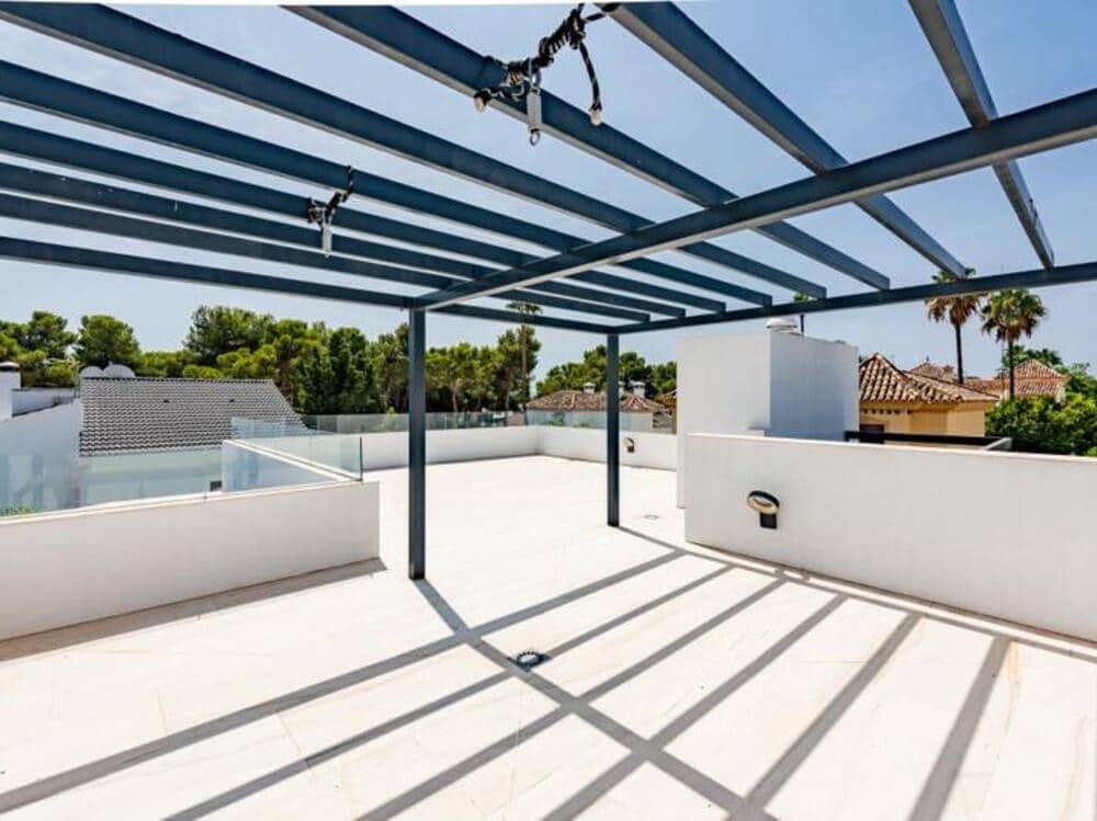 Chalet de 5 habitaciones en Nueva Andalucia en venta con piscina garaje - 1.895.000 € (Ref: 8967927)