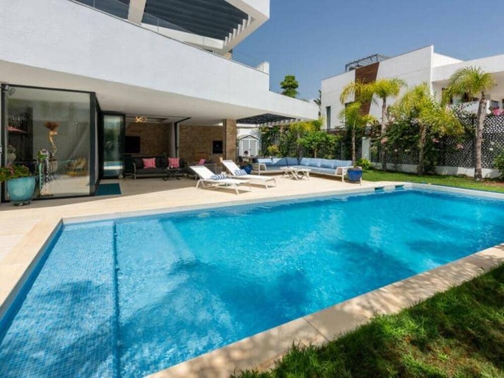 Chalet de 5 habitaciones en Nueva Andalucia en venta con piscina garaje - 1.895.000 € (Ref: 8967927)