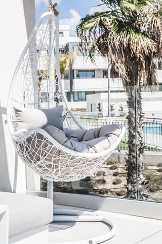 2 soverom Penthouse til salgs i Buenas Noches, Estepona med svømmebasseng garasje - € 488 000 (Ref: 8967931)