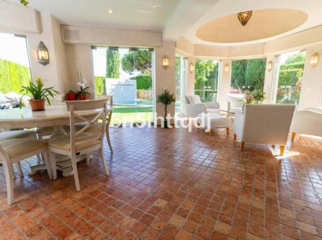 4 soverom Villa til leie i Sierra Blanca, Marbella med svømmebasseng garasje - € 9 000 (Ref: 8975634)