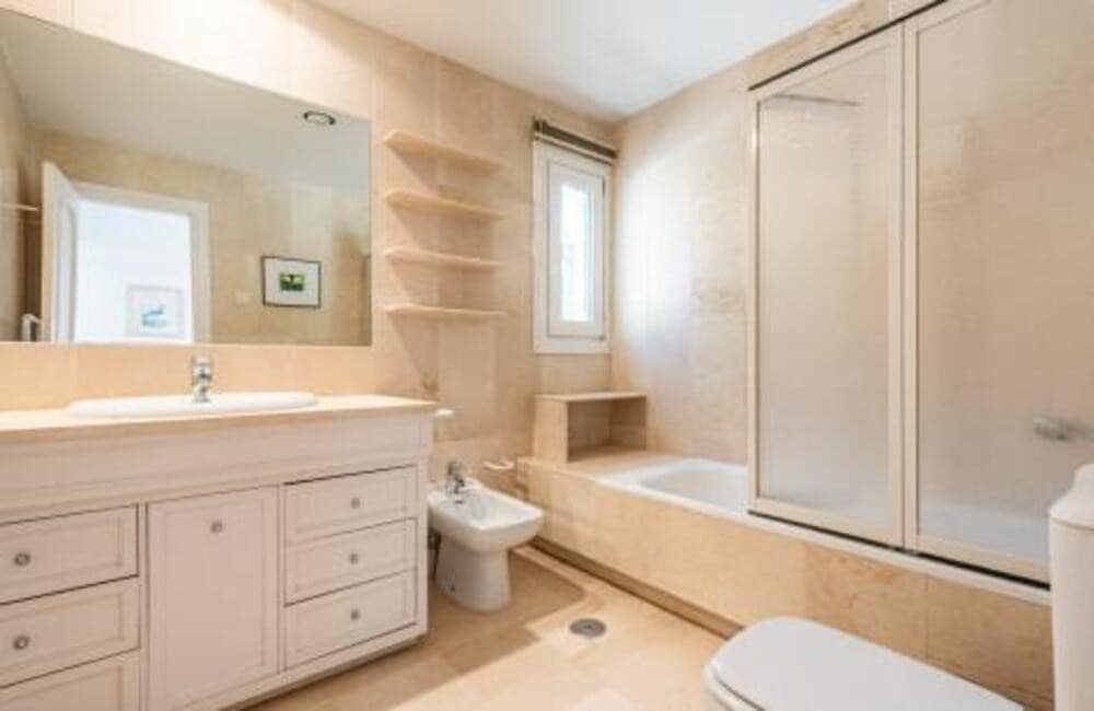 5 quarto Moradia para arrendar em Marbella com piscina garagem - 9 000 € (Ref: 8975634)