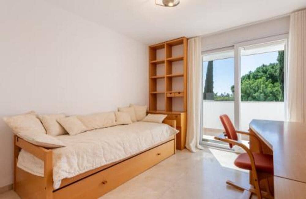 5 makuuhuone Huvila vuokrattavana paikassa Marbella mukana uima-altaan 
autotalli - 9 000 € (Ref: 8975634)