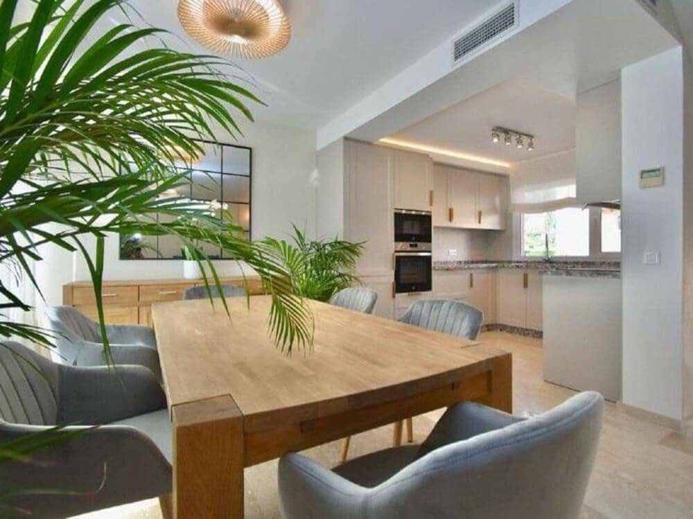 4 soveværelse Byhus til leje i Marbella med swimmingpool garage - € 3.800 (Ref: 8975635)