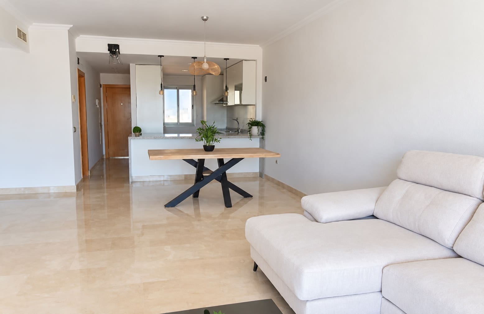 2 bedroom Apartment for rent in Estepona with pool garage - € 2,300 (Ref: 8978500)