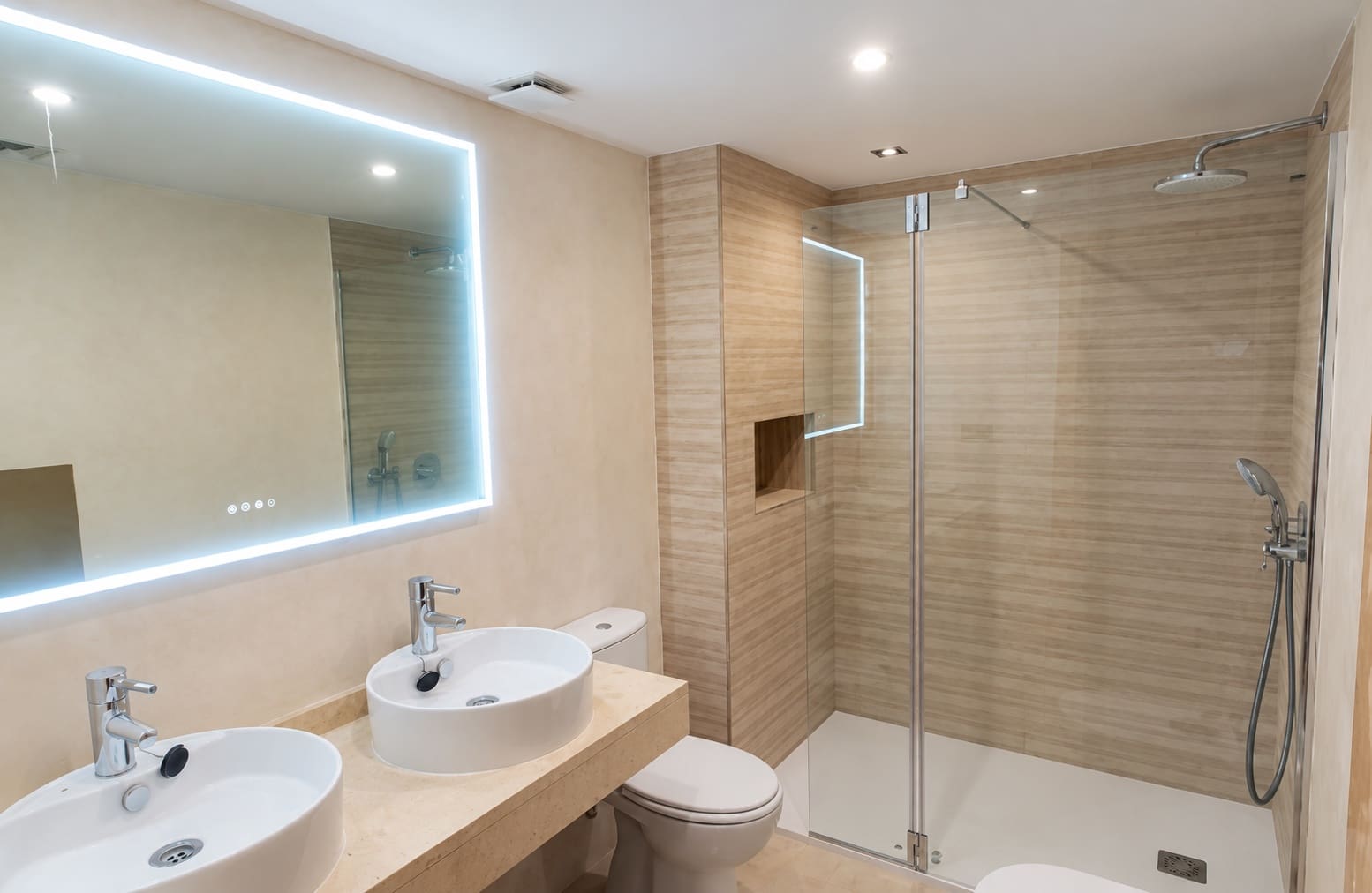 2 bedroom Apartment for rent in Estepona with pool garage - € 2,300 (Ref: 8978500)