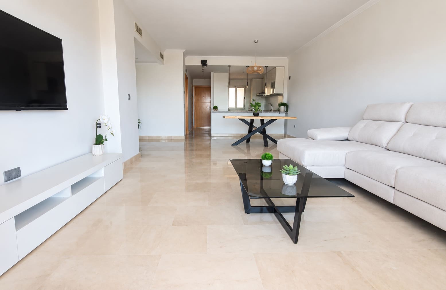 2 bedroom Apartment for rent in Estepona with pool garage - € 2,300 (Ref: 8978500)