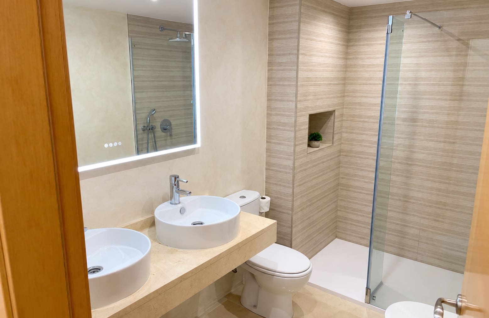 2 bedroom Apartment for rent in Estepona with pool garage - € 2,300 (Ref: 8978500)