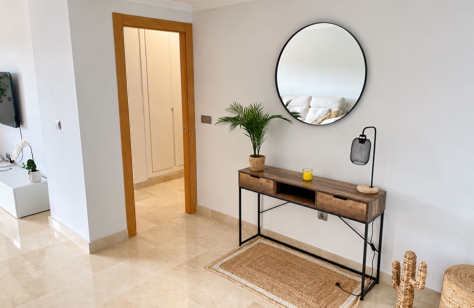 2 bedroom Apartment for rent in Estepona with pool garage - € 2,300 (Ref: 8978500)