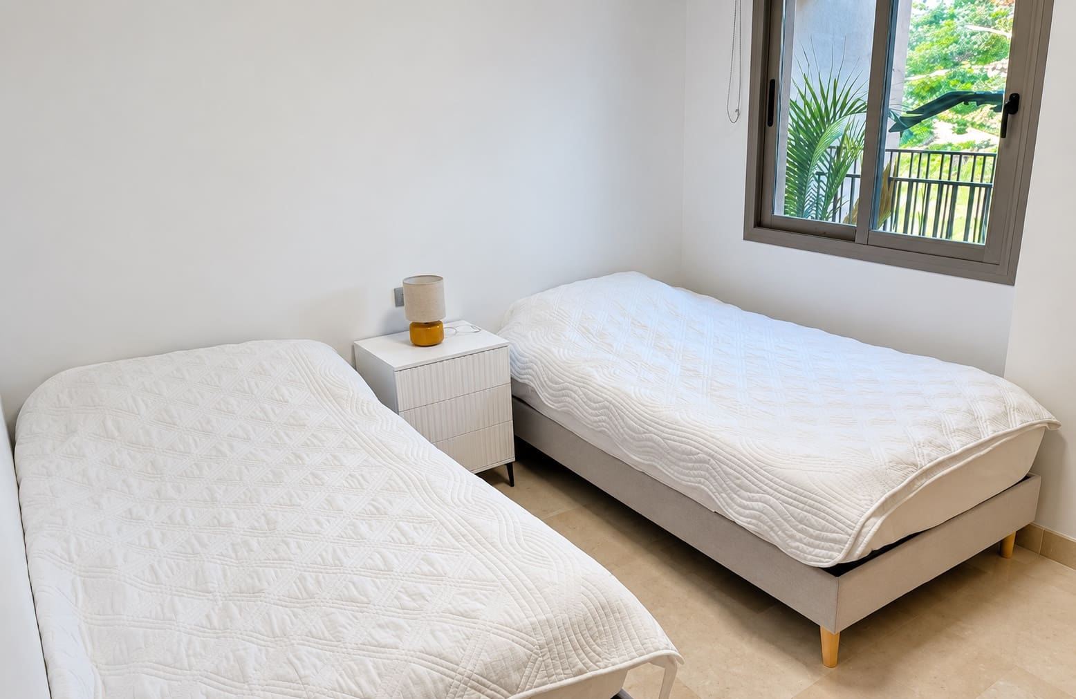 2 bedroom Apartment for rent in Estepona with pool garage - € 2,300 (Ref: 8978500)
