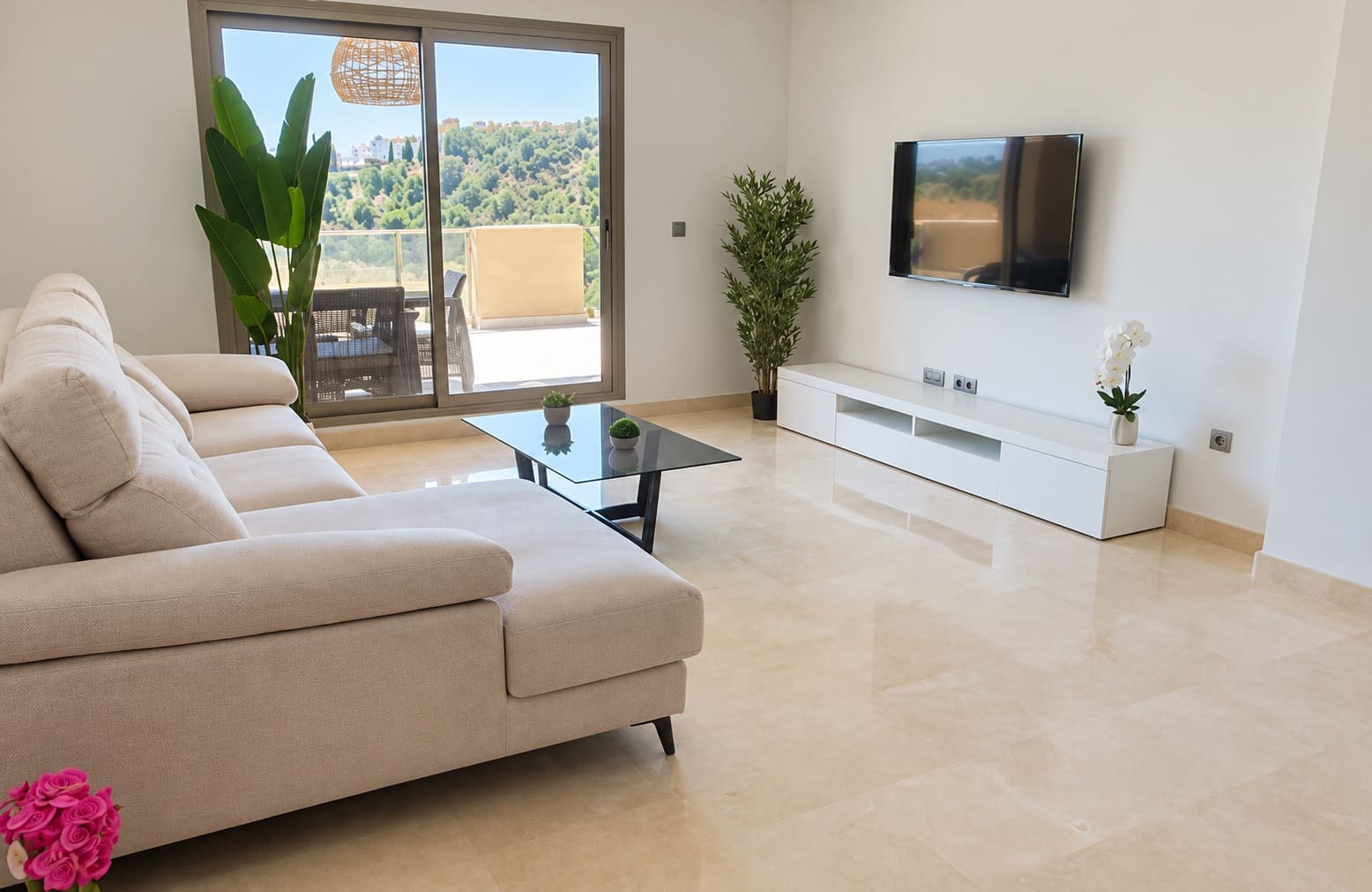 2 bedroom Apartment for rent in Estepona with pool garage - € 2,300 (Ref: 8978500)