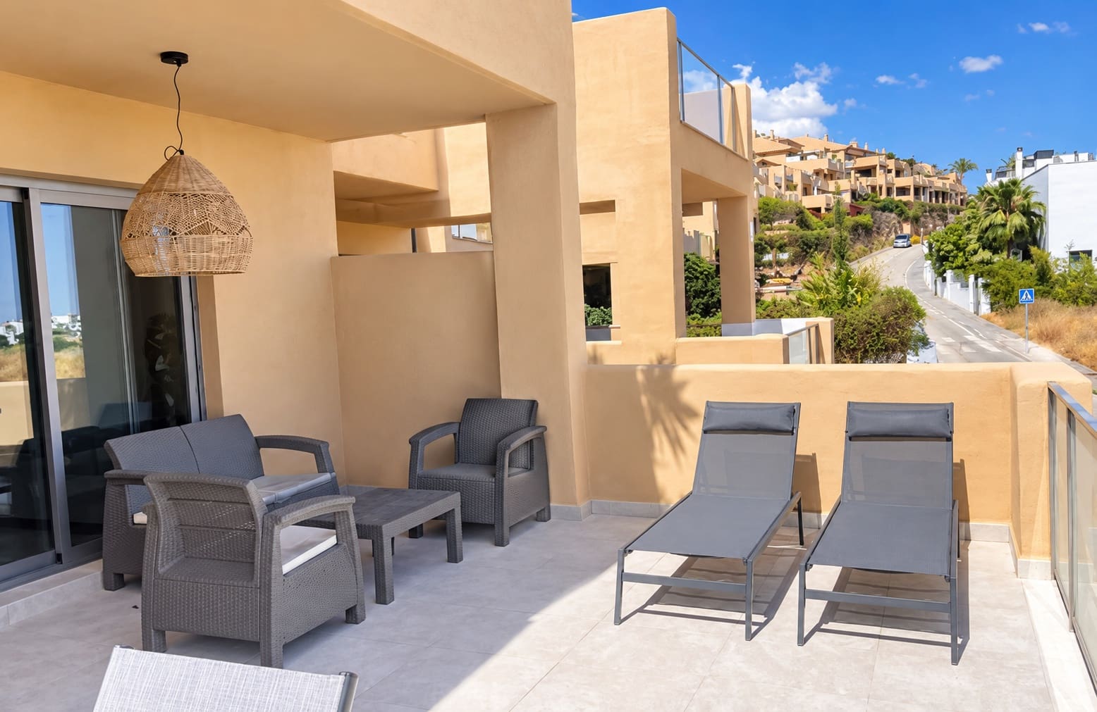 2 bedroom Apartment for rent in Estepona with pool garage - € 2,300 (Ref: 8978500)