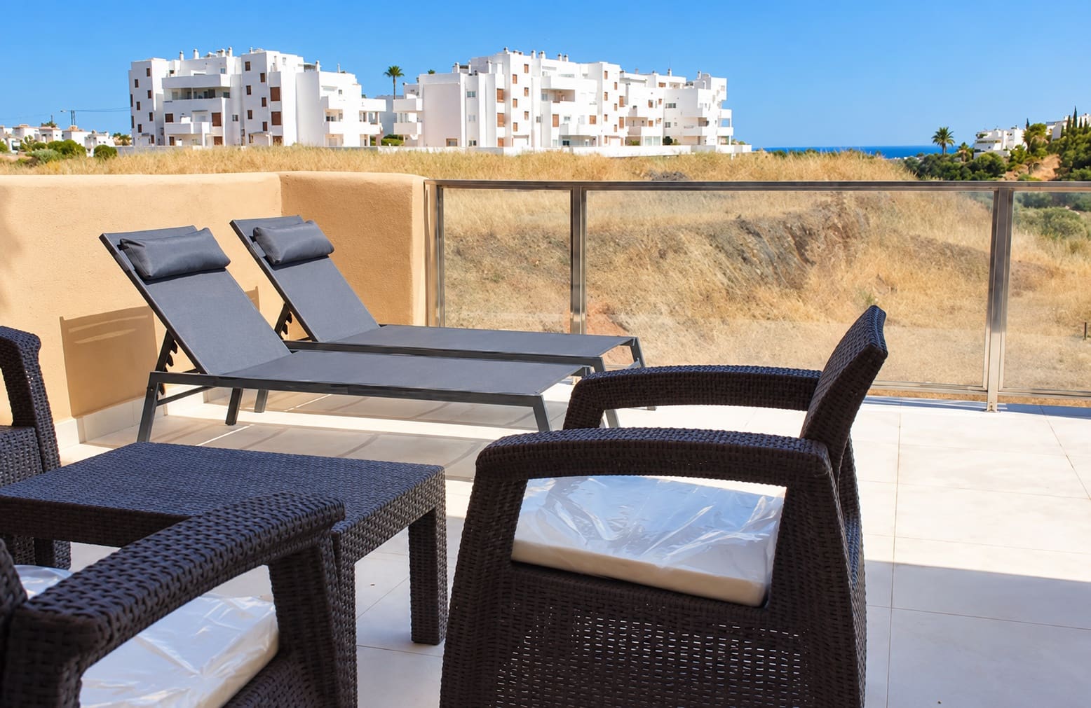 2 bedroom Apartment for rent in Estepona with pool garage - € 2,300 (Ref: 8978500)