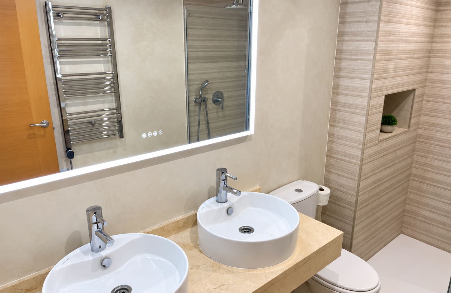 2 bedroom Apartment for rent in Estepona with pool garage - € 2,300 (Ref: 8978500)