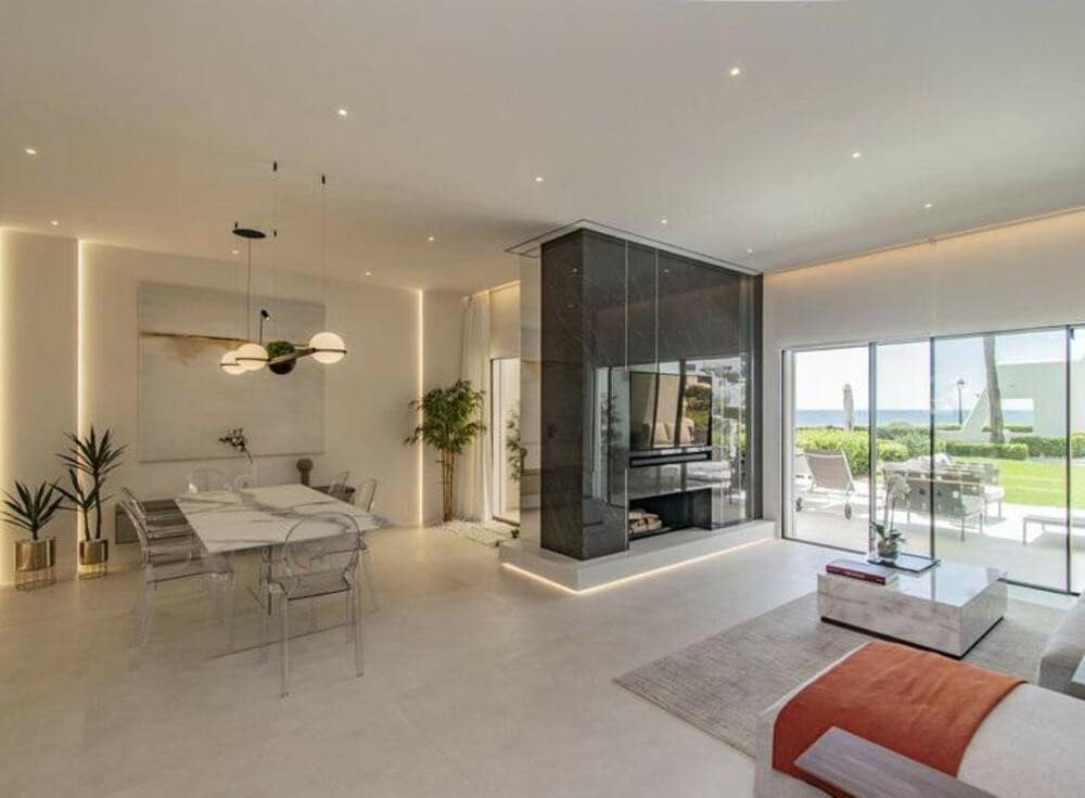 4 soveværelse Byhus til salg i Golden Mile med swimmingpool garage - € 5.460.000 (Ref: 8978501)