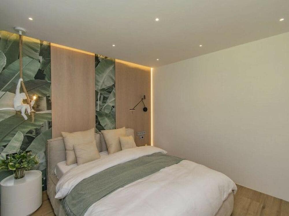 4 soveværelse Byhus til salg i Golden Mile med swimmingpool garage - € 5.460.000 (Ref: 8978501)