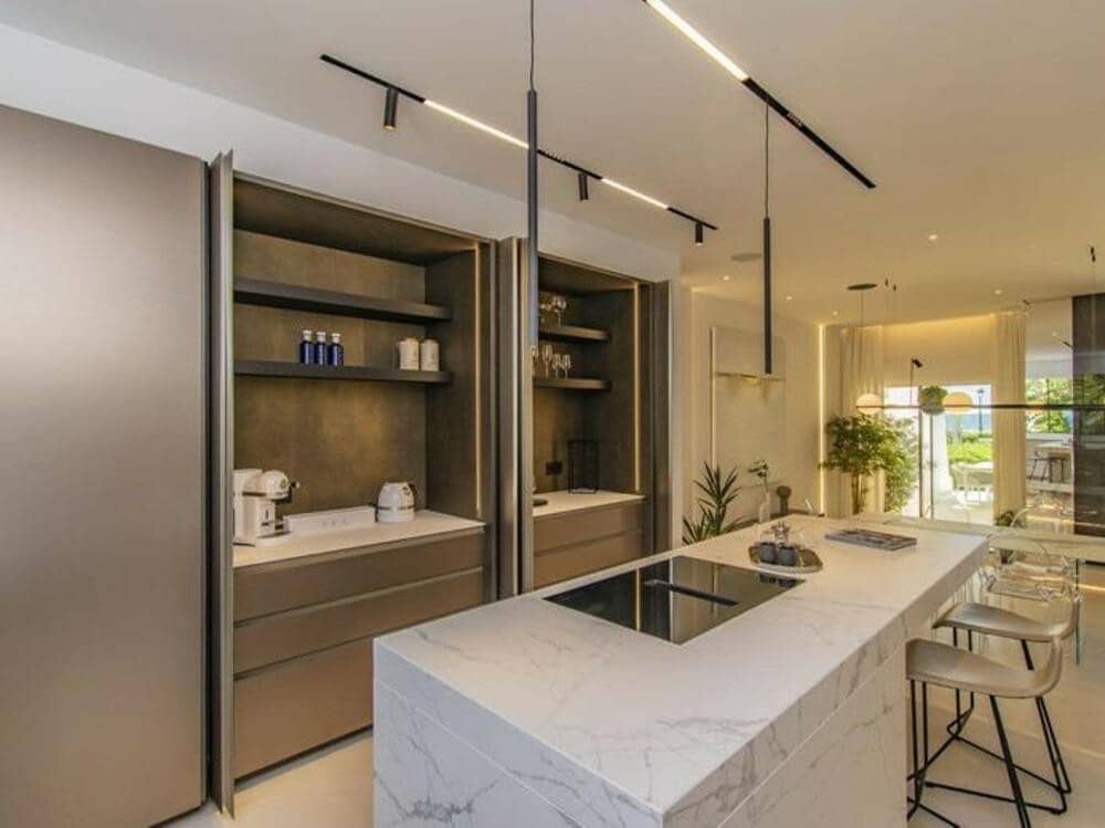 4 soveværelse Byhus til salg i Golden Mile med swimmingpool garage - € 5.460.000 (Ref: 8978501)