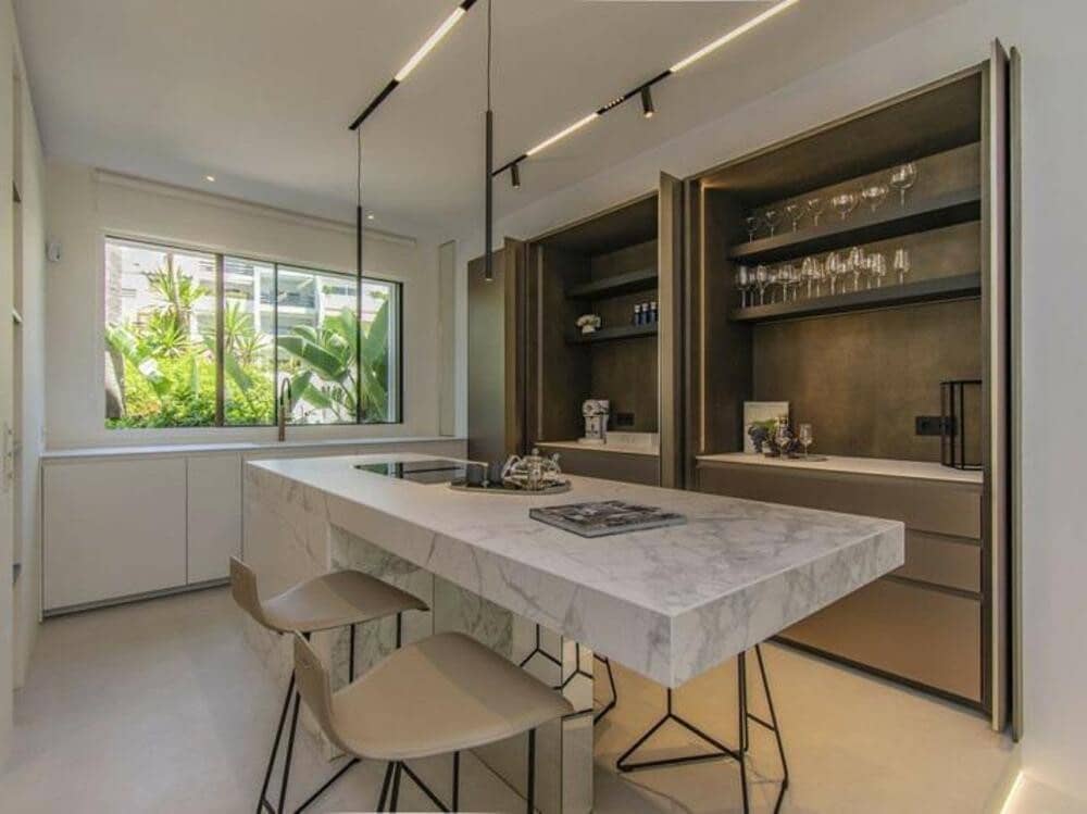 4 soveværelse Byhus til salg i Golden Mile med swimmingpool garage - € 5.460.000 (Ref: 8978501)