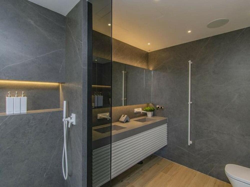 4 soveværelse Byhus til salg i Golden Mile med swimmingpool garage - € 5.460.000 (Ref: 8978501)