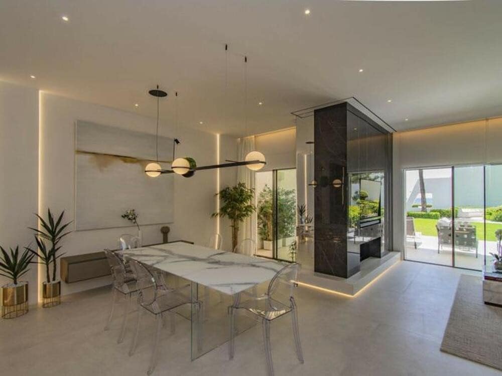 4 soveværelse Byhus til salg i Golden Mile med swimmingpool garage - € 5.460.000 (Ref: 8978501)