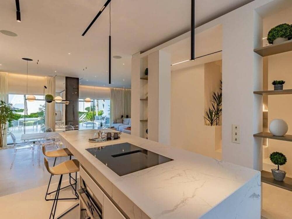 4 soveværelse Byhus til salg i Golden Mile med swimmingpool garage - € 5.460.000 (Ref: 8978501)