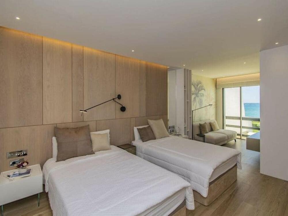 4 soveværelse Byhus til salg i Golden Mile med swimmingpool garage - € 5.460.000 (Ref: 8978501)