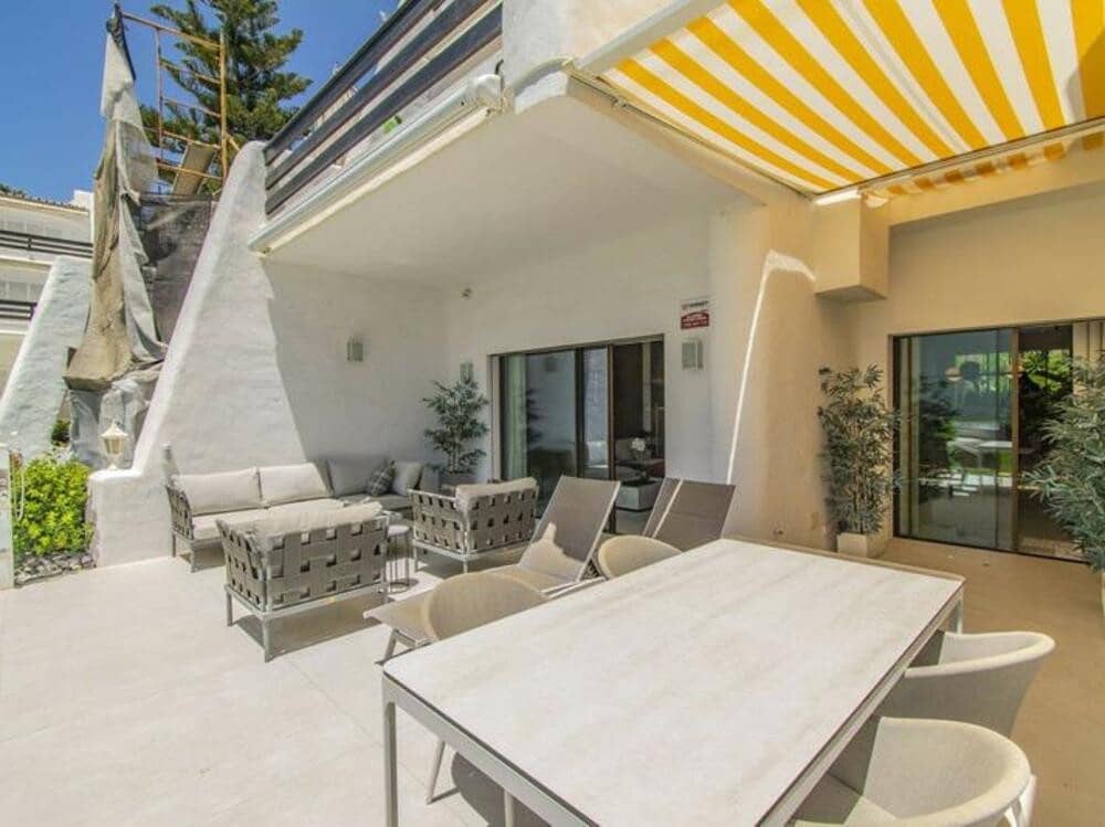 4 soveværelse Byhus til salg i Golden Mile med swimmingpool garage - € 5.460.000 (Ref: 8978501)