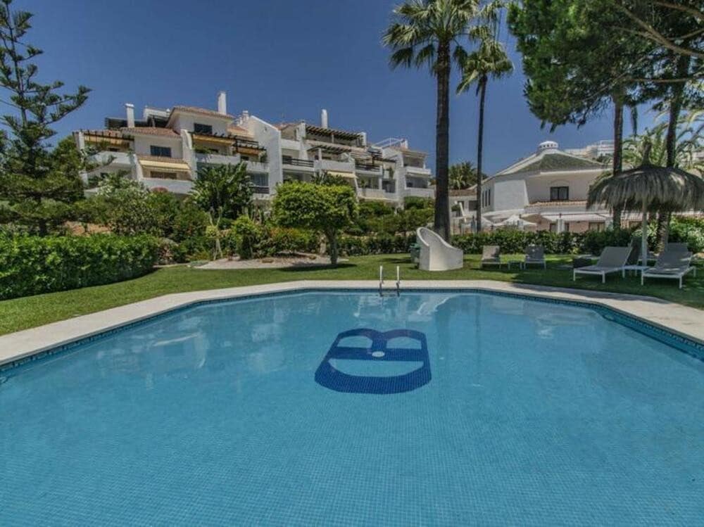 4 soveværelse Byhus til salg i Golden Mile med swimmingpool garage - € 5.460.000 (Ref: 8978501)