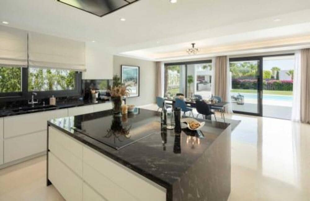 5 makuuhuone Huvila myytävänä paikassa Marbella mukana uima-altaan 
autotalli - 3 550 000 € (Ref: 8978502)