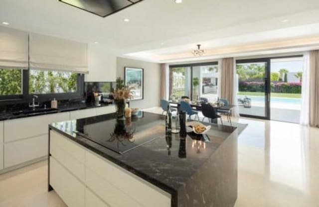 5 sypialnia Willa na sprzedaż w Los Naranjos, Marbella z basenem garażem - 3 550 000 € (Ref: 8978502)