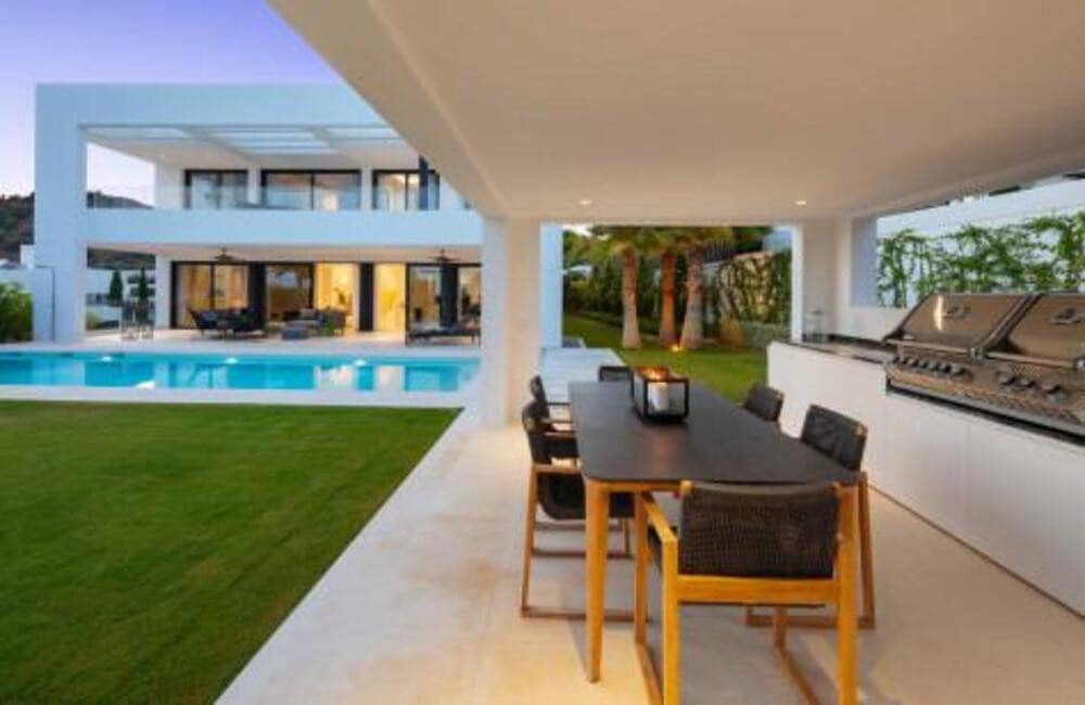 5 makuuhuone Huvila myytävänä paikassa Marbella mukana uima-altaan 
autotalli - 3 550 000 € (Ref: 8978502)