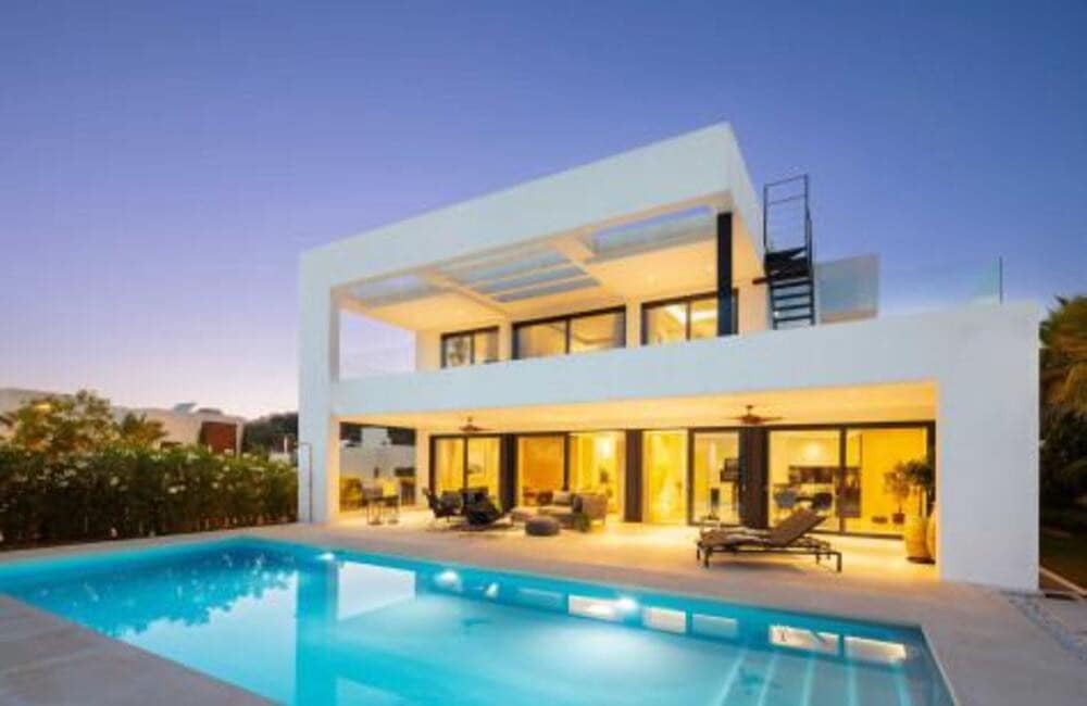 5 makuuhuone Huvila myytävänä paikassa Marbella mukana uima-altaan 
autotalli - 3 550 000 € (Ref: 8978502)