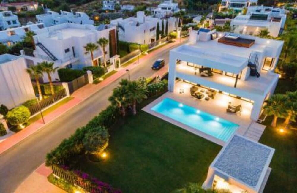 5 makuuhuone Huvila myytävänä paikassa Marbella mukana uima-altaan 
autotalli - 3 550 000 € (Ref: 8978502)