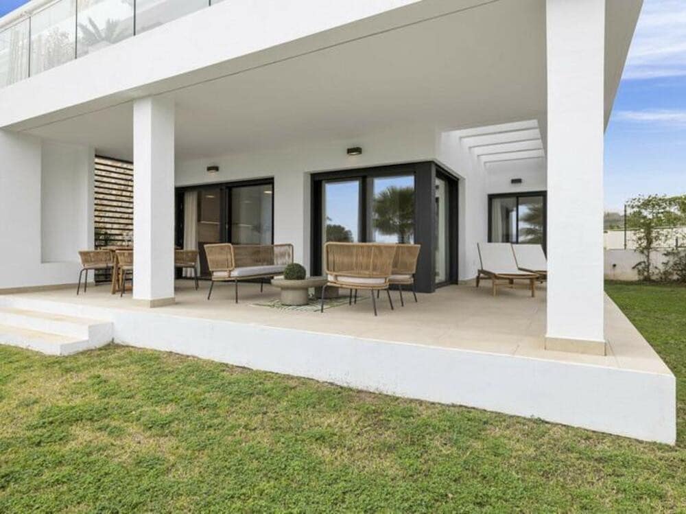 2 slaapkamer Appartement te huur in New Golden Mile met zwembad garage - € 2.700 (Ref: 8978504)