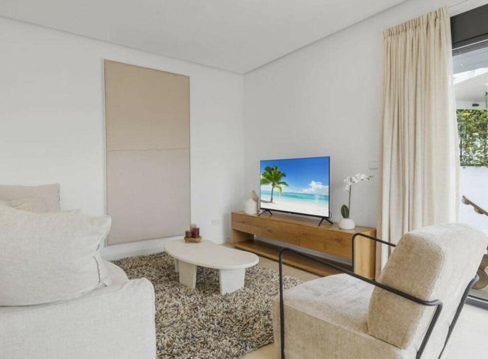 2 slaapkamer Appartement te huur in New Golden Mile met zwembad garage - € 2.700 (Ref: 8978504)