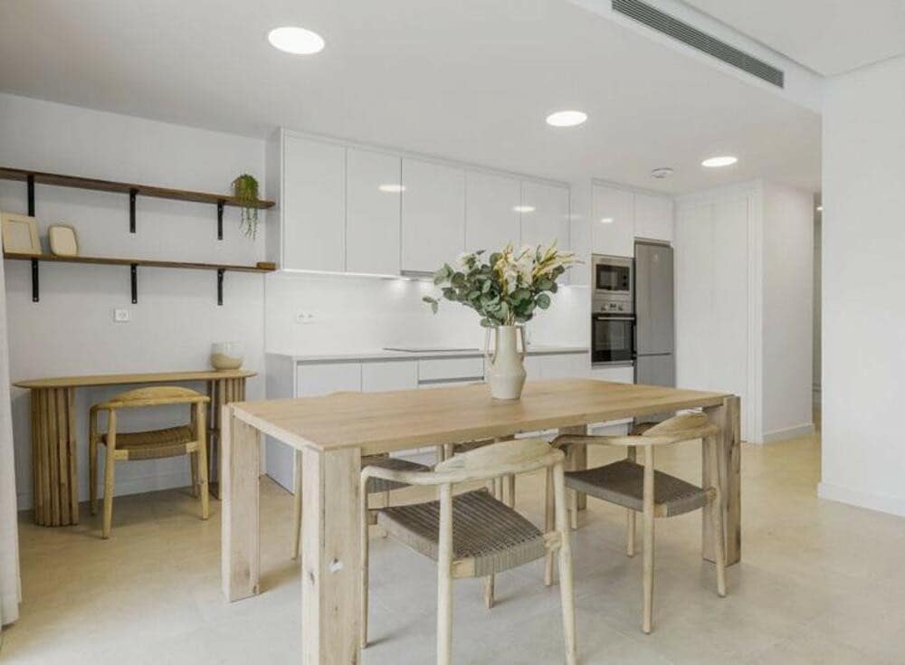 2 slaapkamer Appartement te huur in New Golden Mile met zwembad garage - € 2.700 (Ref: 8978504)