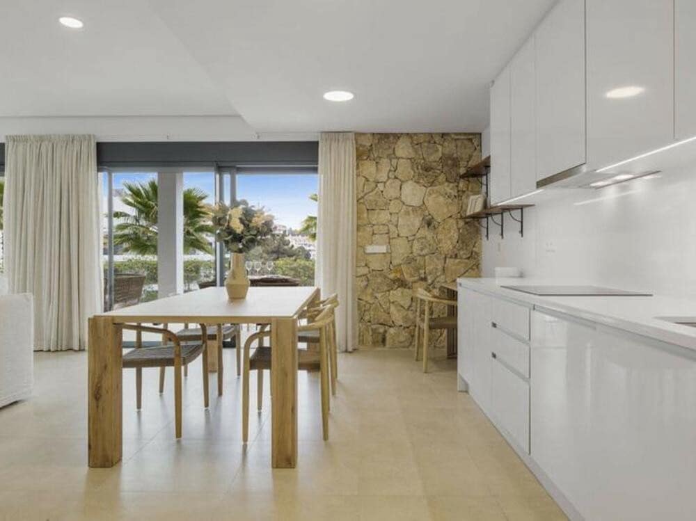 2 slaapkamer Appartement te huur in New Golden Mile met zwembad garage - € 2.700 (Ref: 8978504)