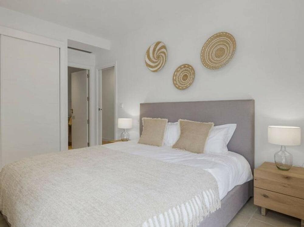 2 slaapkamer Appartement te huur in New Golden Mile met zwembad garage - € 2.700 (Ref: 8978504)