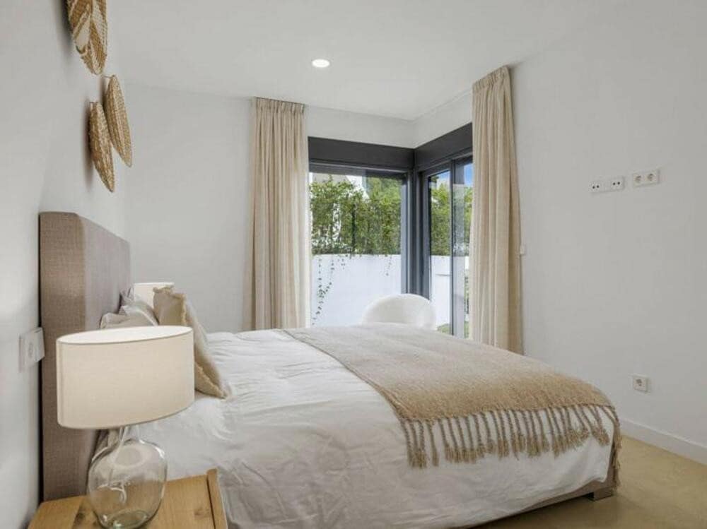 2 slaapkamer Appartement te huur in New Golden Mile met zwembad garage - € 2.700 (Ref: 8978504)