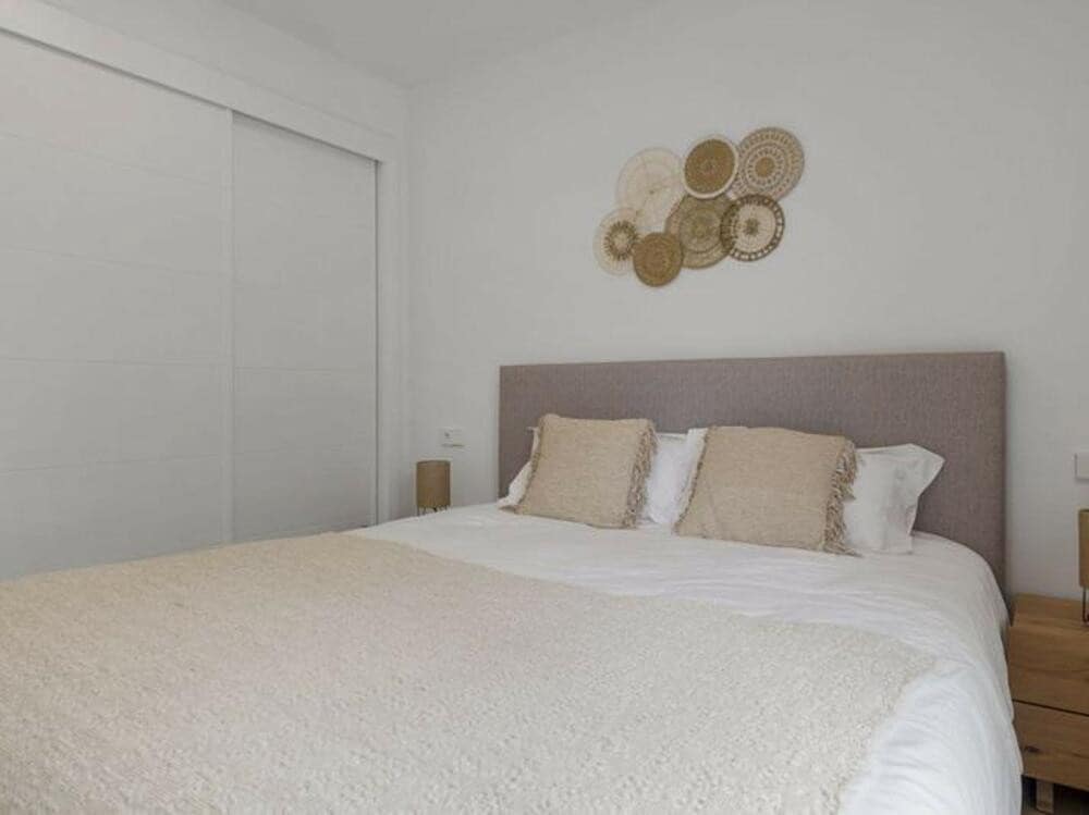 2 slaapkamer Appartement te huur in New Golden Mile met zwembad garage - € 2.700 (Ref: 8978504)