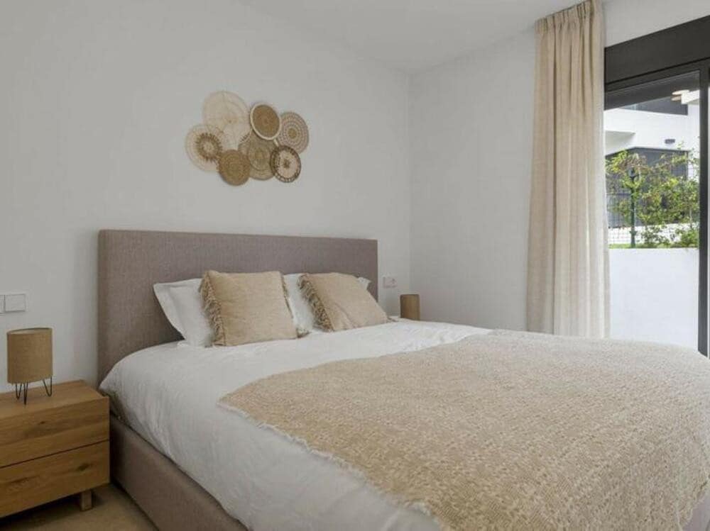 2 slaapkamer Appartement te huur in New Golden Mile met zwembad garage - € 2.700 (Ref: 8978504)