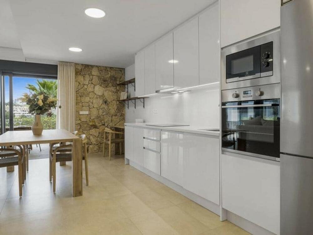 2 slaapkamer Appartement te huur in New Golden Mile met zwembad garage - € 2.700 (Ref: 8978504)