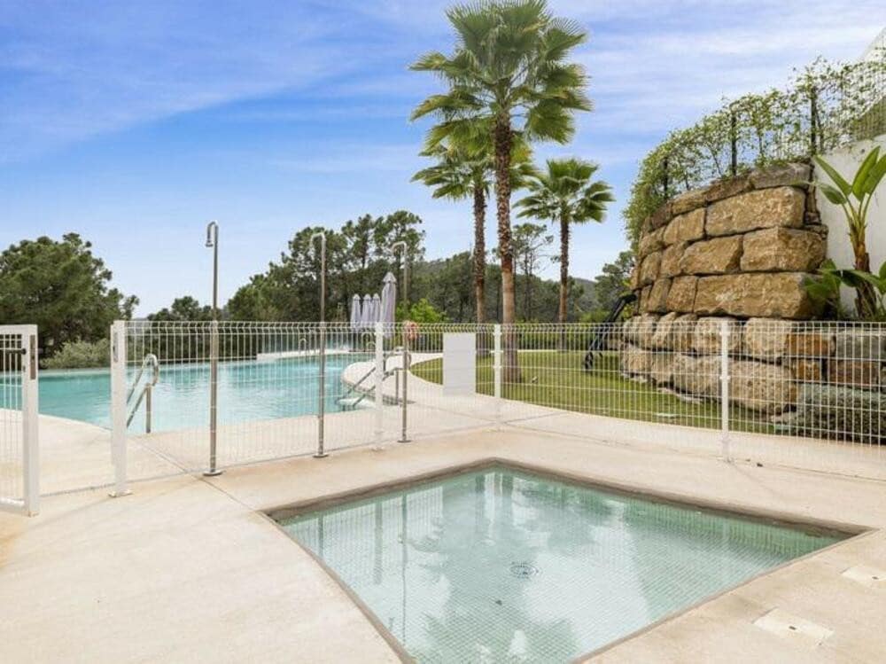 2 slaapkamer Appartement te huur in New Golden Mile met zwembad garage - € 2.700 (Ref: 8978504)