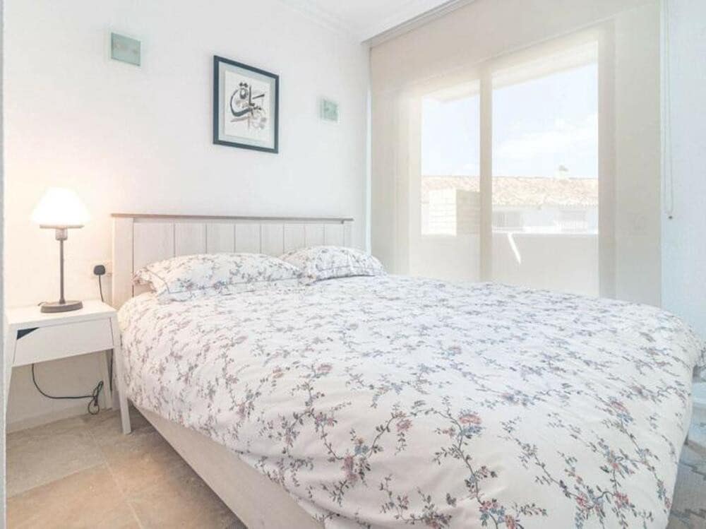 Maison de Ville de 3 chambres à louer à Nueva Andalucia avec piscine garage - 3 500 € (Ref: 8985402)