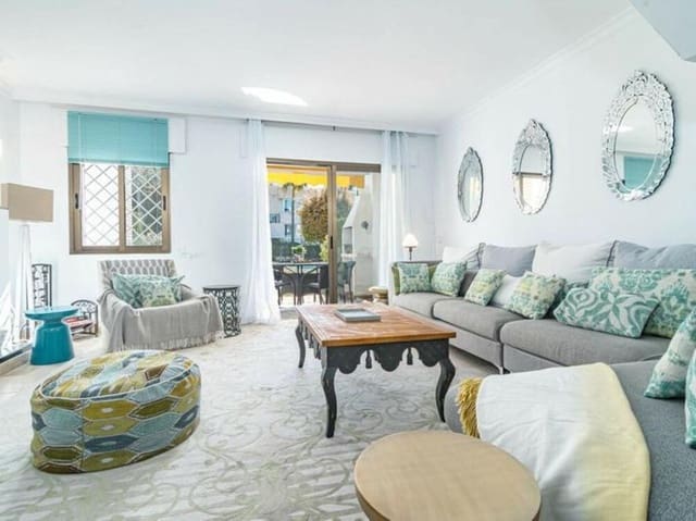 3 sypialnia Dom do wynajęcia w Nueva Andalucía Centro, Marbella z basenem garażem - 3 500 € (Ref: 8985402)