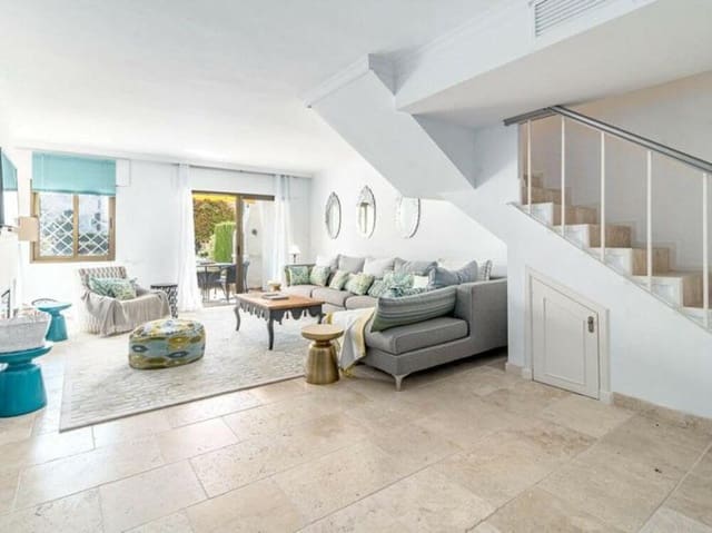 3 sypialnia Dom do wynajęcia w Nueva Andalucía Centro, Marbella z basenem garażem - 3 500 € (Ref: 8985402)