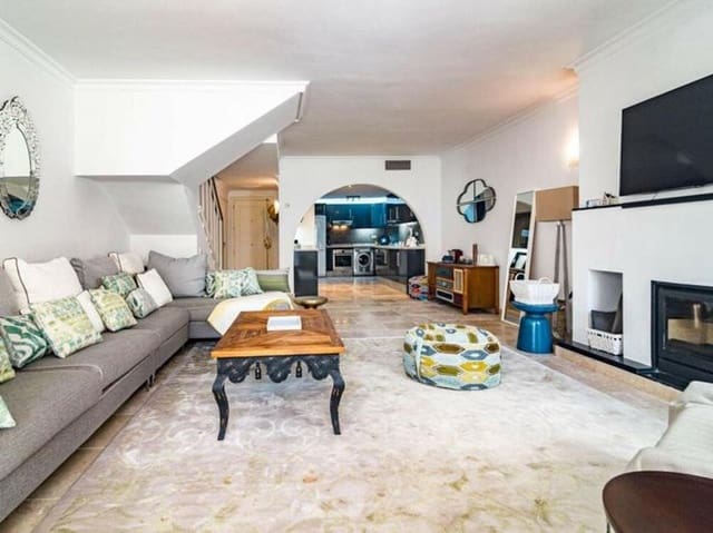 3 sypialnia Dom do wynajęcia w Nueva Andalucía Centro, Marbella z basenem garażem - 3 500 € (Ref: 8985402)