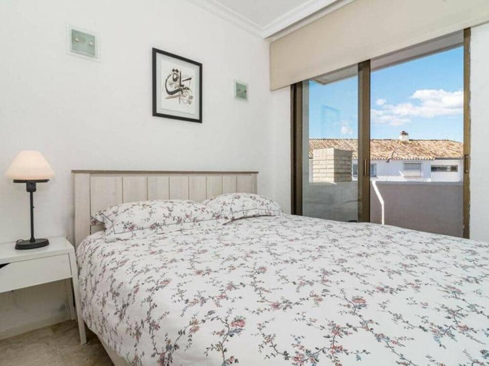 Maison de Ville de 3 chambres à louer à Nueva Andalucia avec piscine garage - 3 500 € (Ref: 8985402)