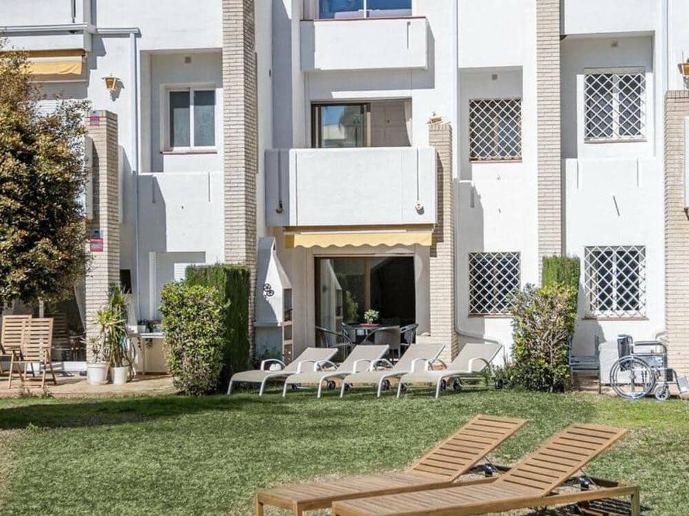 Maison de Ville de 3 chambres à louer à Nueva Andalucia avec piscine garage - 3 500 € (Ref: 8985402)