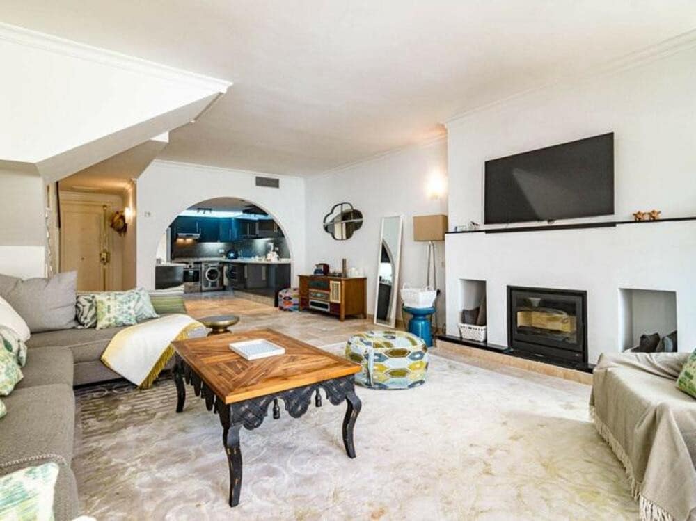 Maison de Ville de 3 chambres à louer à Nueva Andalucia avec piscine garage - 3 500 € (Ref: 8985402)