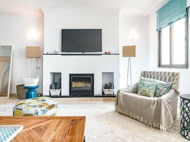 3 sypialnia Dom do wynajęcia w Nueva Andalucía Centro, Marbella z basenem garażem - 3 500 € (Ref: 8985402)